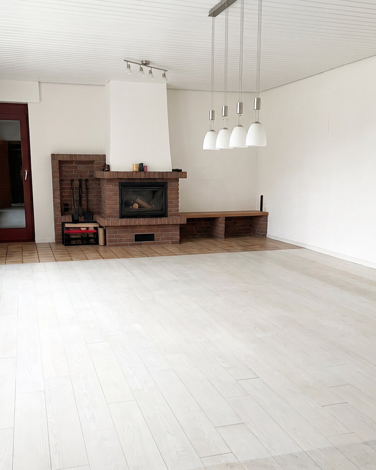 Besenrein übergebenes Wohnzimmer nach einer Entrümpelung durch Özmen